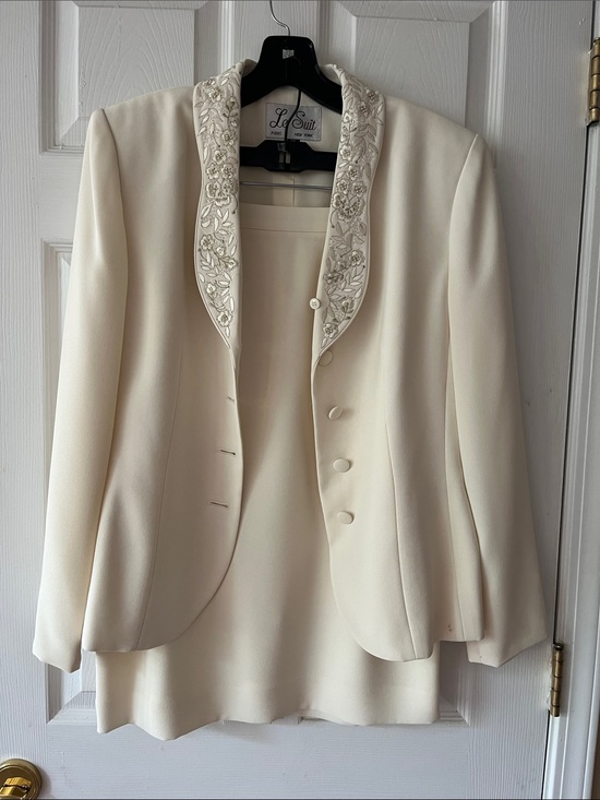 Le Suit Jackets & Blazers - Le Suit Cream Embellished Collar Blazer suit